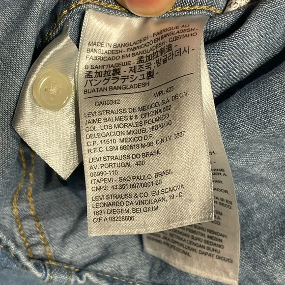 Levi's (2010’s) Large Slim Cowboy Cut Sky Blue Button-Up denim Shirt - Picture 3 of 13